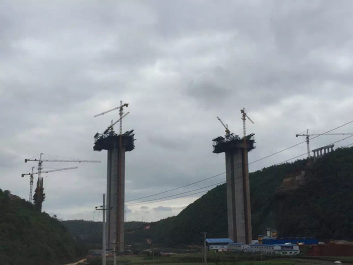 China Railway 18 Bureau Group Xiaolong Expressway Puente sobre el río Dragón